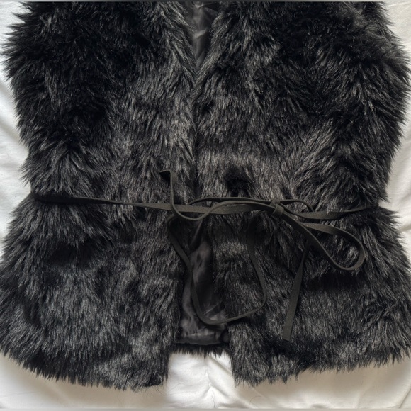 SOLD • LOVE TREE | faux fur vest. - Picture 6 of 6